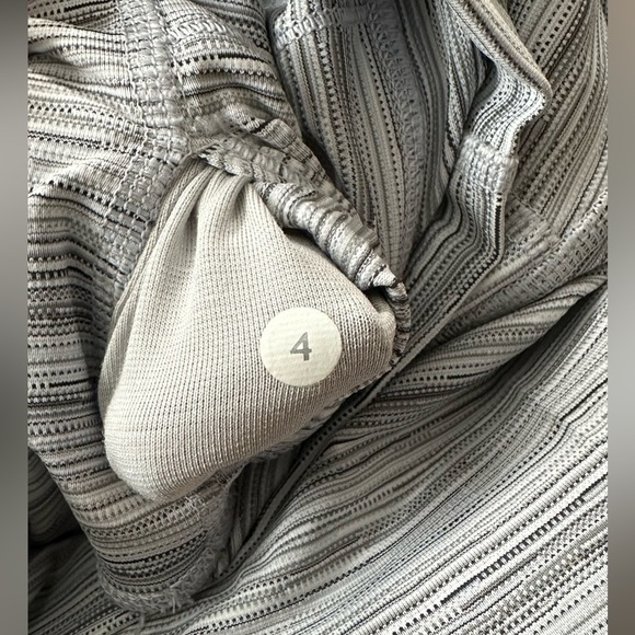 NWOT Lululemon High Times Cyber Stripe Silver Fox Gray Size 4 - Picture 6 of 10